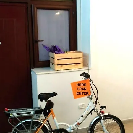 Cheap 'n' Chic Apartment Naples