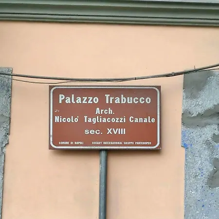 Cheap 'n' Chic Naples