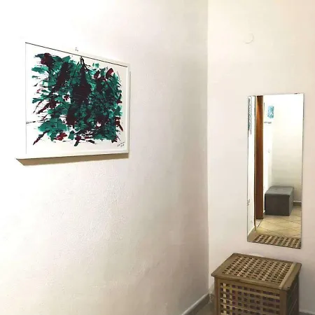 Apartment Cheap 'n' Chic